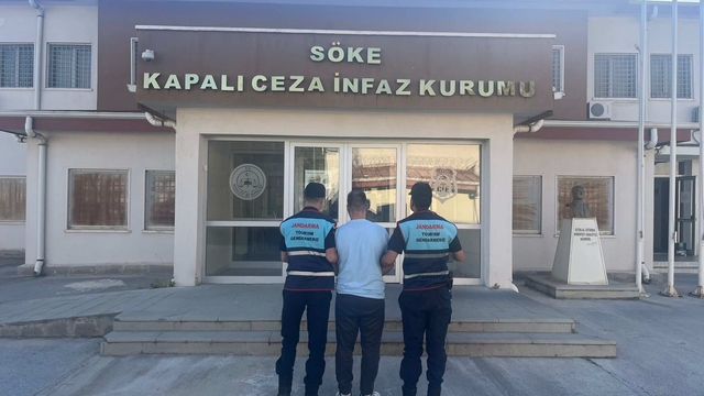 Didim'de 9 düzensiz, bir organizatör yakalandı