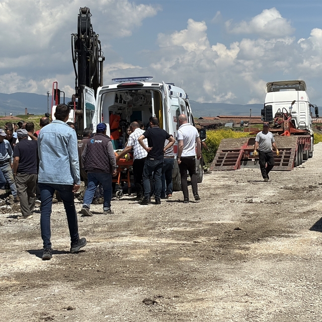 Çorum'da toprak altında kalan işçiyi arkadaşları kurtardı