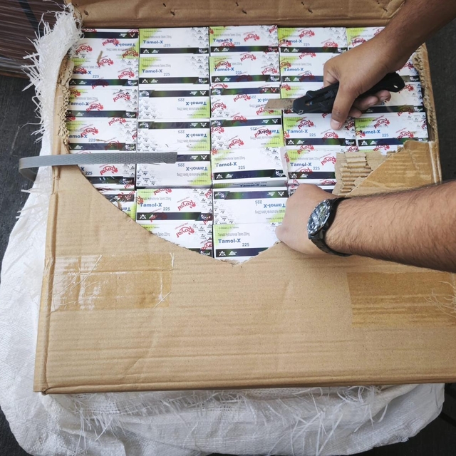 Mersin Uluslararası Limanı'ndaki konteynerde 12 milyon 400 bin kapsül ilaç...