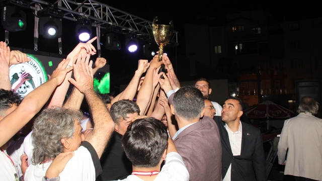 BAL'a yükselen Üzümlüspor'da şampiyonluk coşkusu