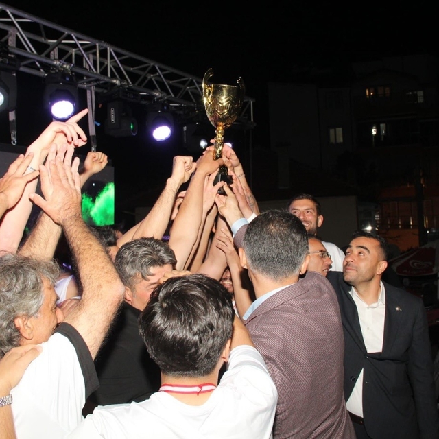 BAL'a yükselen Üzümlüspor'da şampiyonluk coşkusu