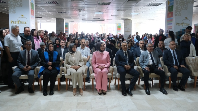 Karaman'da "Hayat Boyu Öğrenme Haftası" sergisi açıldı