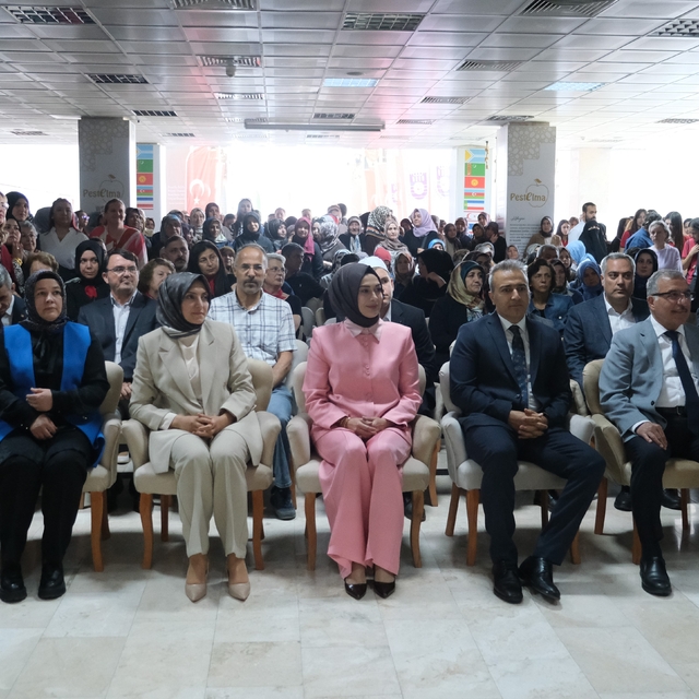 Karaman'da "Hayat Boyu Öğrenme Haftası" sergisi açıldı