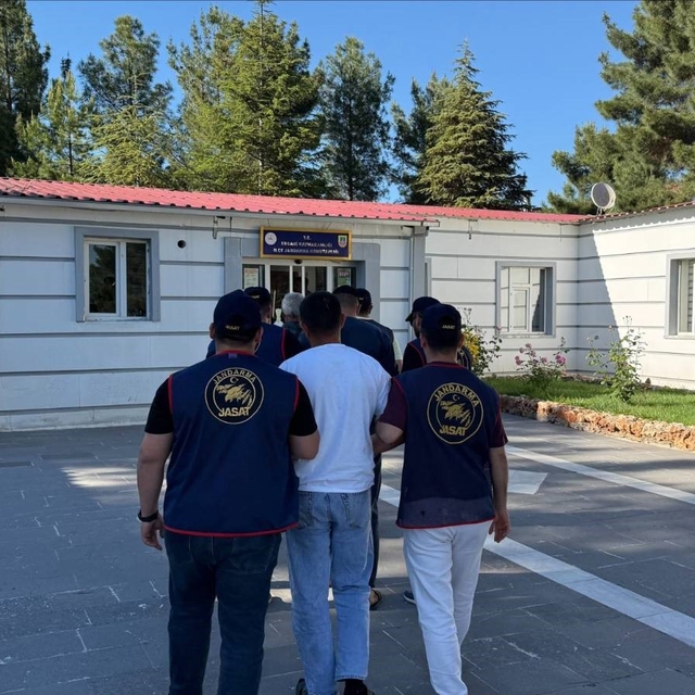 Diyarbakır'da haklarında kesinleşmiş hapis cezası bulunan 24 şahıs yakaland...