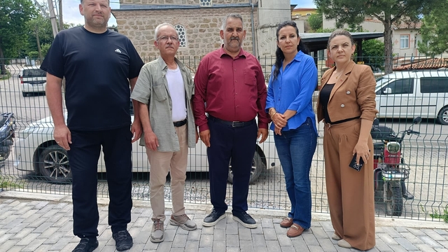 Edirne'de CHP mitingine katılmayan muhtarlara belediye başkanından "hizmet" tehdidi iddiası
Edirneli mahalle muhtarları: "Siyasi yürüyüşe katılmadık diye tehdit edildik"