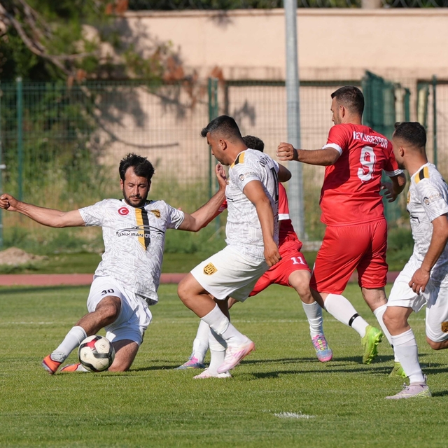 Tarsus'ta köyler arası futbol heyecanı başladı