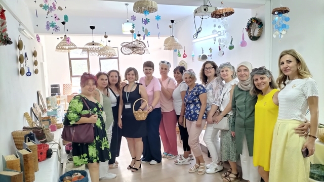 Köyceğiz'de atık kağıtlar sanata dönüştü