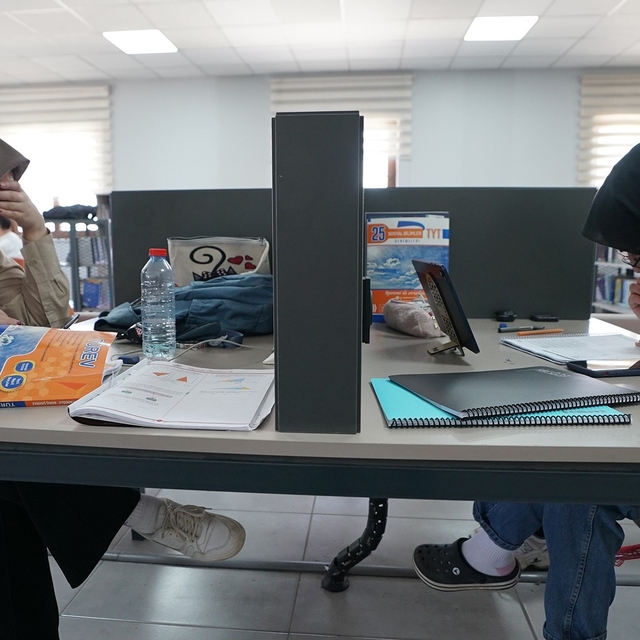 Kahramanmaraş kütüphanelerinde gençler sınava hazırlanıyor