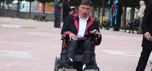 Engel tanımayan azmiyle okulundan mezun oldu