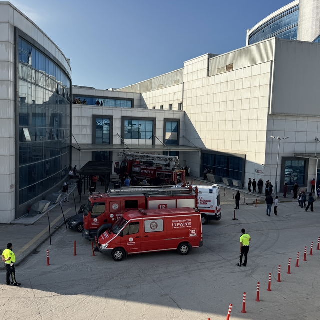 Sinop Atatürk Devlet Hastanesi'nde çıkan yangın hasara neden oldu