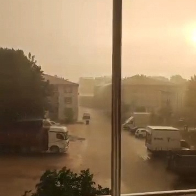 Bursa'da sağanak ve dolu yağışı etkili oldu