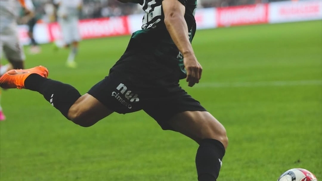 Kocaelispor'da kaptan Ahmet Oğuz veda etti
Ahmet Oğuz: "Koşarak geldiğim Kocaelispor'a veda etme zamanı"
"Bu armanın ve tribünün yeri bende ayrı olacak"