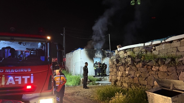 Kayseri'de metruk evde yangın