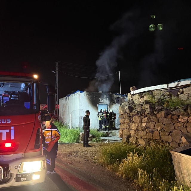Kayseri'de metruk evde yangın