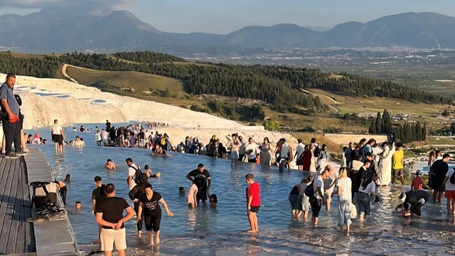 Pamukkale bayramda 113 bin ziyaretçiyi ağırladı
