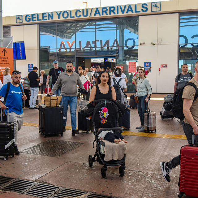Antalya'ya 5 ayda hava yoluyla 3,5 milyon turist geldi