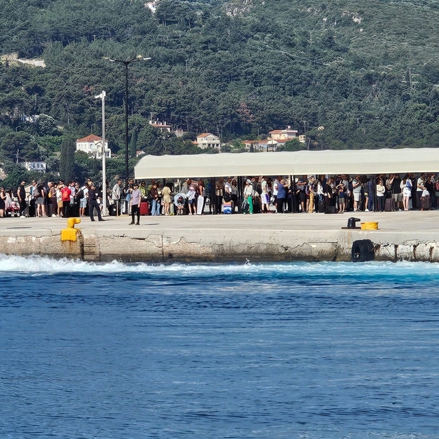 Yunanistan'ın Sisam Adası'na 3 ayda 15 bin Türk ziyade ret etti
