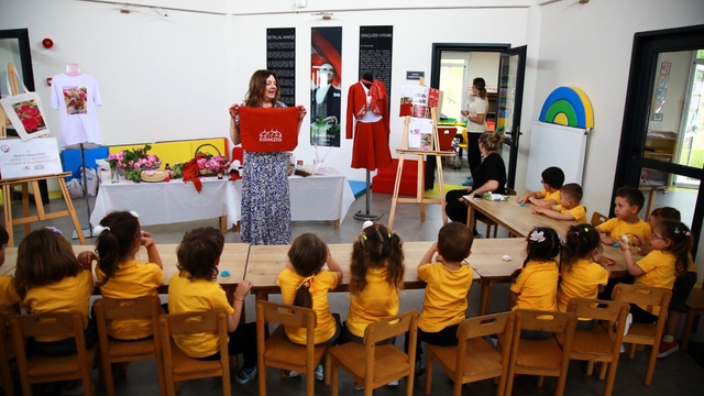 Anaokulu öğrencilerine Edirne kırmızısı ve Edirne gülü tanıtıldı