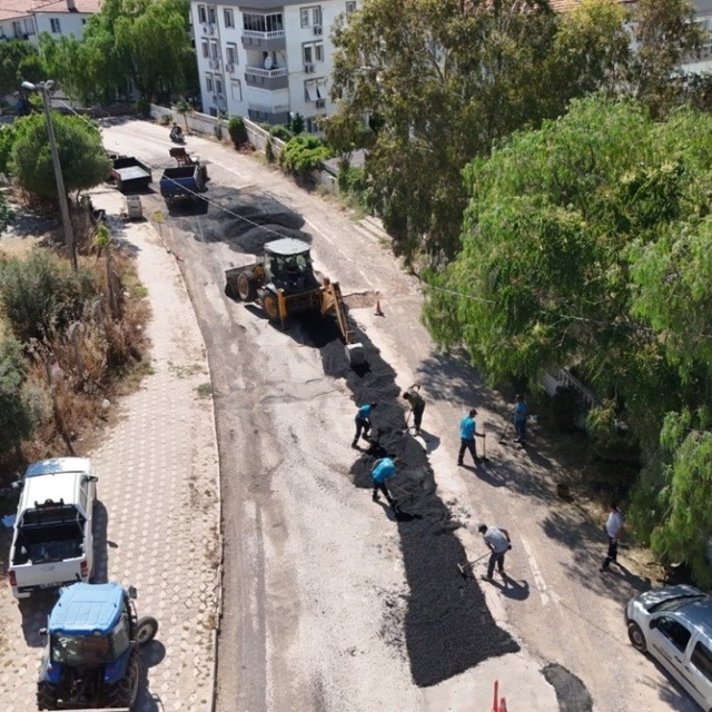 Ayvalık'ta doğalgaz sonrası yol onarımları sürüyor