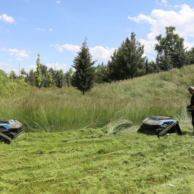 Diyarbakır'da yeni nesil ot biçme robotları sahada