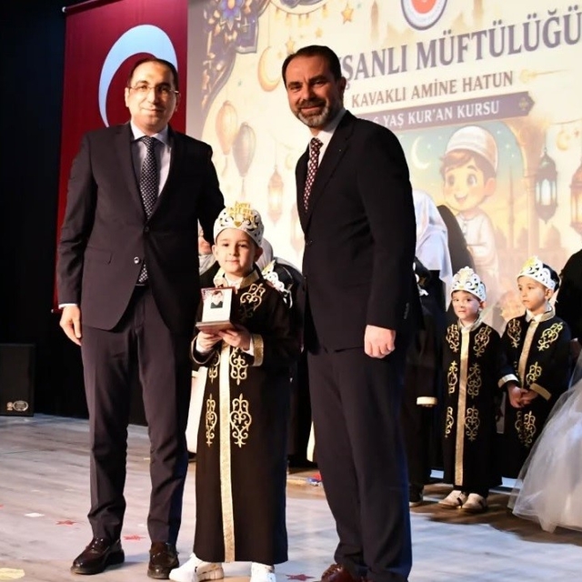 Kur'an kursunu başlarına taç takarak tamamladılar
Tavşanlı'da 4-6 Yaş Kur'a...
