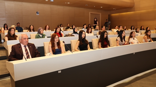 Gençler Nilüfer'de geleceğe hazırlanıyor