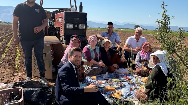Başkan Tatık'tan tütün emekçilerine sabah ziyareti