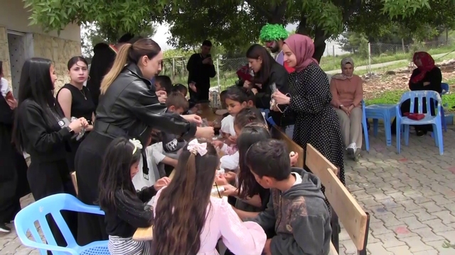 Siirt'te üniversiteli öğrencilerden örnek çalışma: Köy okulunu yenilediler
