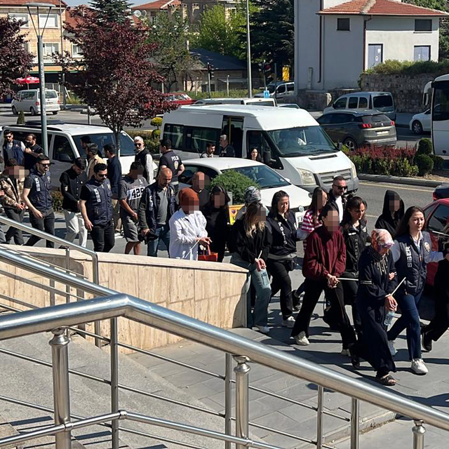 'Yasa dışı bahis' operasyonunda gözaltına alınan şüphelilerden 34'ü adliyed...