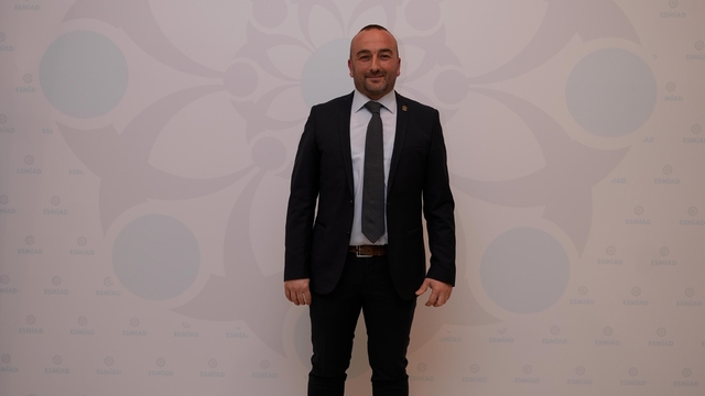 Erdem, otel yangınları ve toplu kullanım alanlarındaki yangın güvenliğine dikkat çekti
EMSİAD Yönetim Kurulu üyesi Fatih Erdem:
"Eskişehir hazır mı, değil mi; bunu bir felaket yaşandıktan sonra değil, bugün görelim"
'Eskişehir Yangın Güvenliği Ortak Çalışma Masası' kurulmalıdır