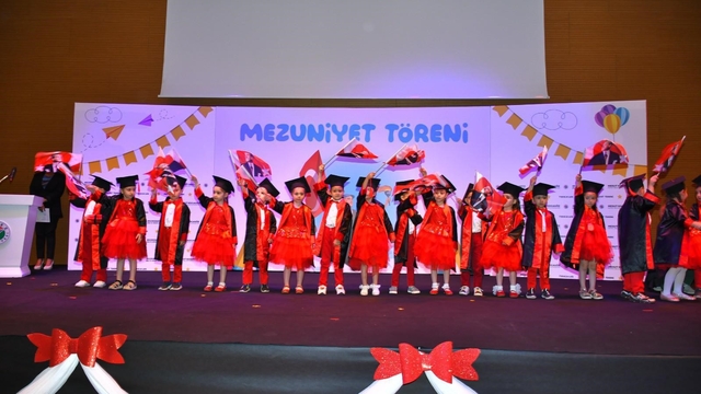 Kepez'in kreşlerinde mezuniyet heyecanı