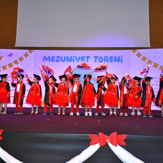Kepez'in kreşlerinde mezuniyet heyecanı