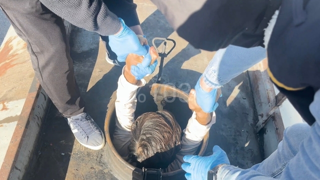 Durdurulan tankerden 30 düzensiz göçmen çıktı