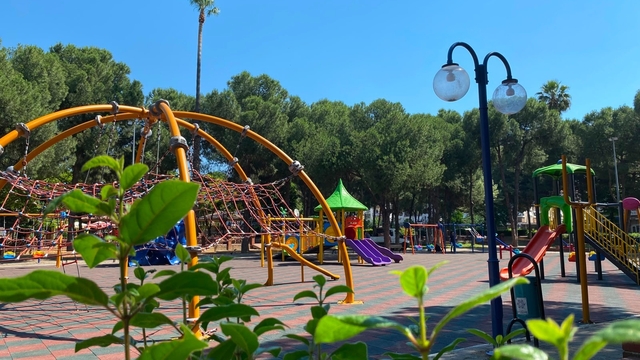 Aydın Büyükşehir'den Nazilli Atatürk Parkı'nda çevre düzenlemesi