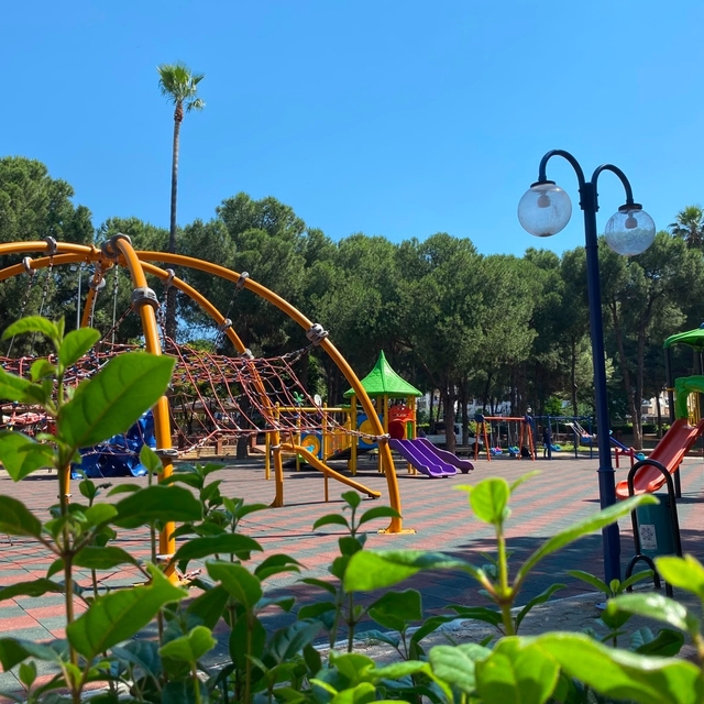 Aydın Büyükşehir'den Nazilli Atatürk Parkı'nda çevre düzenlemesi