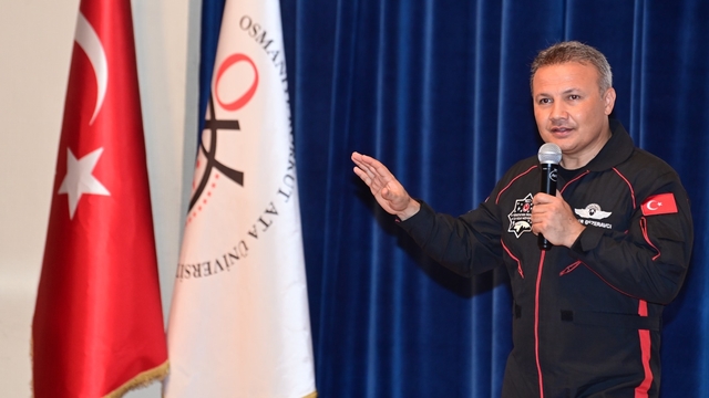 Astronot Alper Gezeravcı, Osmaniye'de öğrencilerle buluştu