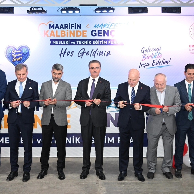 Erzurum'da "Maarifin kalbinde marifetli gençlik" mesleki ve teknik eğitim f...