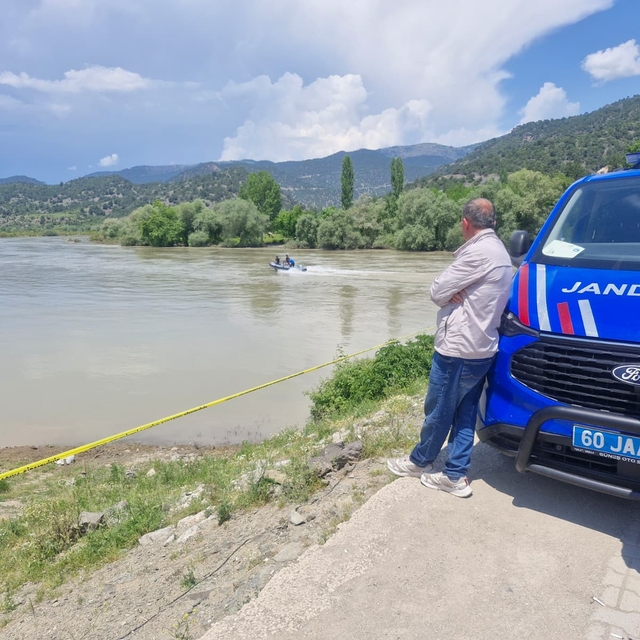 Tokat'ta Kelkit Çayı'na düşen gençlerden birinin cesedi bulundu