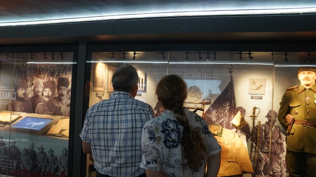 Çanakkale Savaşları Mobil Müzesi kapılarını Avrupa'da ziyaretçilere açtı