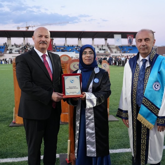 Adıyaman Üniversitesi'nde mezuniyet coşkusu yaşandı