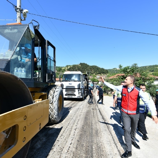Başkan Akın: "Balıkesir'imizin yollarını ilmek ilmek dokuyoruz"
