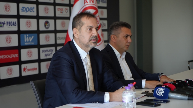 Antalyaspor'da seçim kararı
Antalyaspor A.Ş. Başkanı Rıza Perçin:
"FIFA'dan sarı kartlıyız"
"Bu şehirden özür diliyorum"
