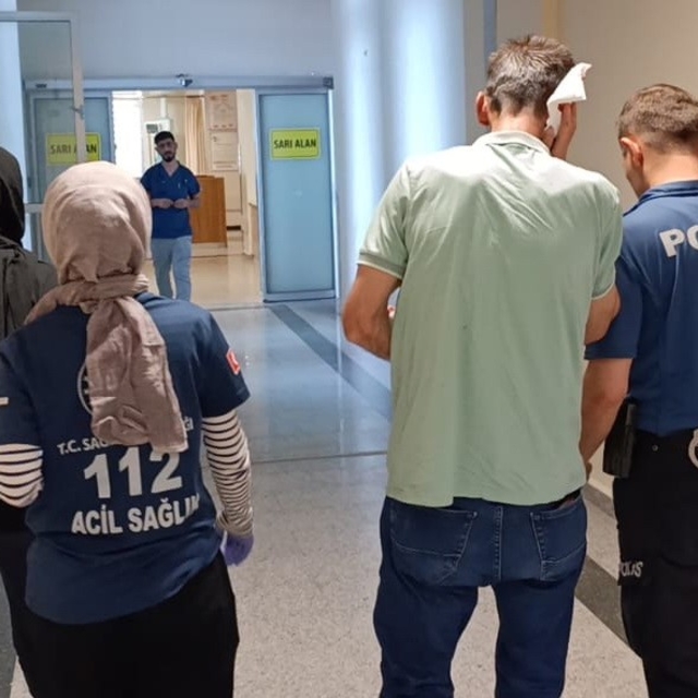 İnşaattan düşen malzeme yayaya isabet etti: 1 yaralı