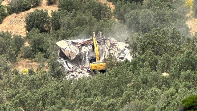 Çanakkale'de 11 kaçak yapının yıkımı gerçekleştirildi