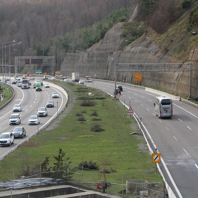 Bolu Dağı Tüneli'nden bayram tatilinde 1 milyon 51 bin 507 araç geçti