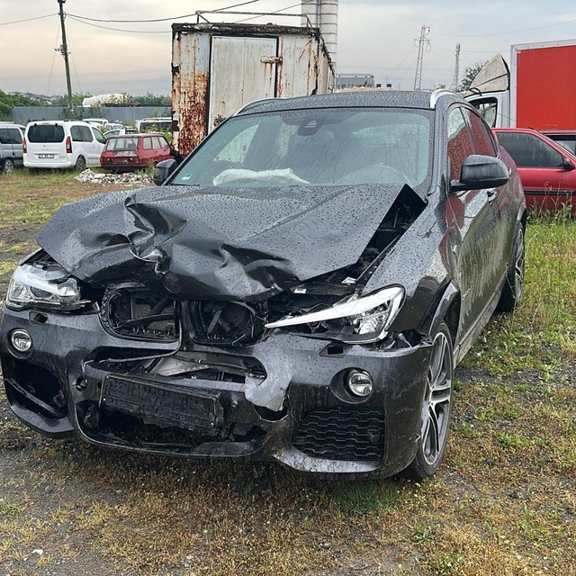 Samsun'da iki otomobilin çarpışması sonucu 3 kişi yaralandı