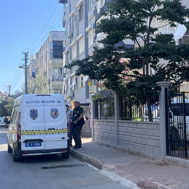 Antalya'da 34 yaşındaki genç evinde ölü bulundu