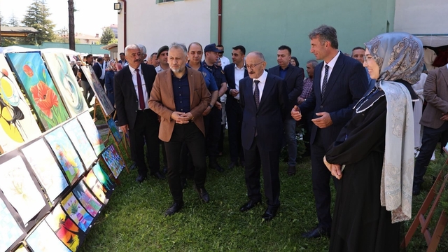 Beyşehir'de yıl sonu sergisi açıldı