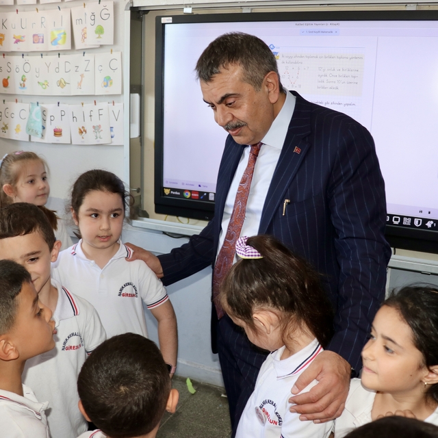 Milli Eğitim Bakanı Tekin, Giresun'da ziyaretlerde bulundu