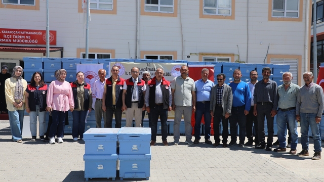 Elazığ'da 15 arı yetiştiricisine 150 adet kovan dağıtıldı